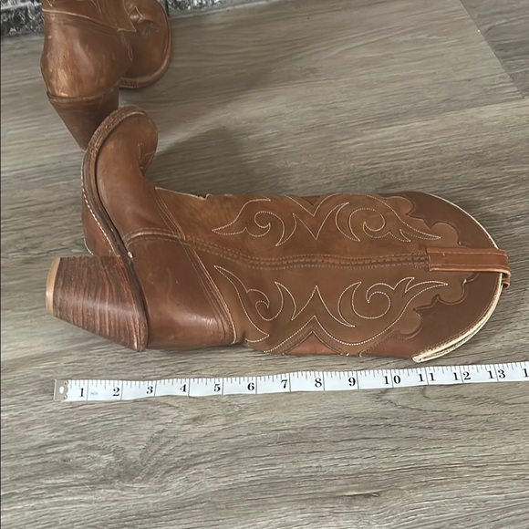 Brown Heeled Leather Boots with V-Cut Shaft. Made in the USA - Picture 4 of 8